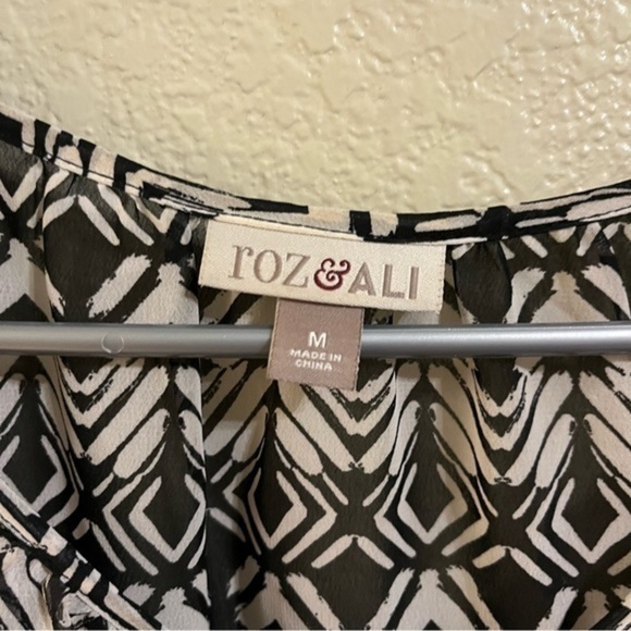 Geometric print tunic blouse - Picture 5 of 6